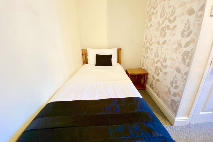 Room 7 of 40