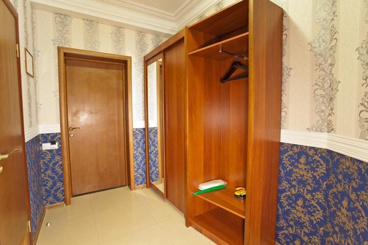 Room 16 of 31