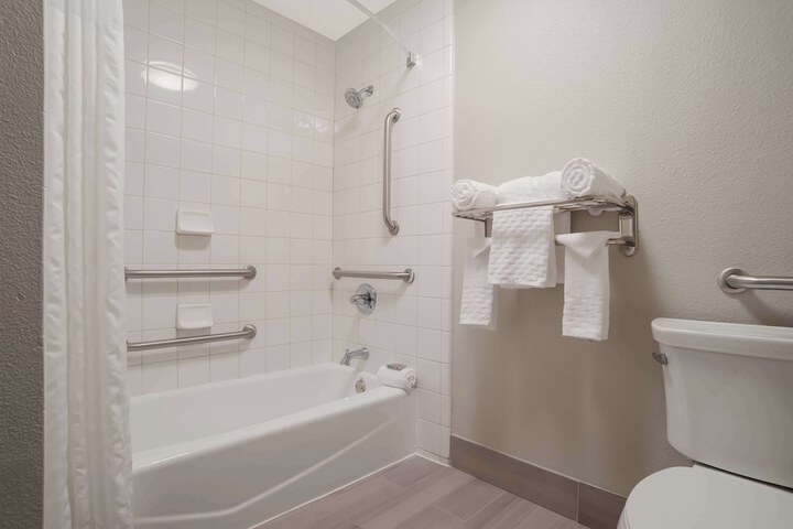 Room 15 of 24