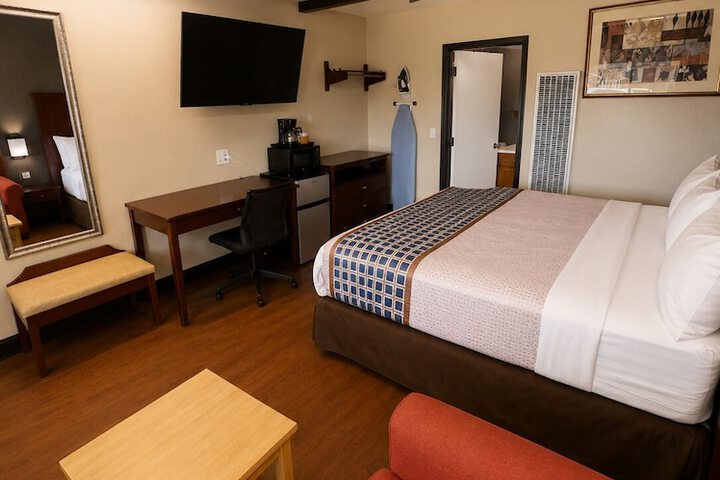 Room 4 of 17