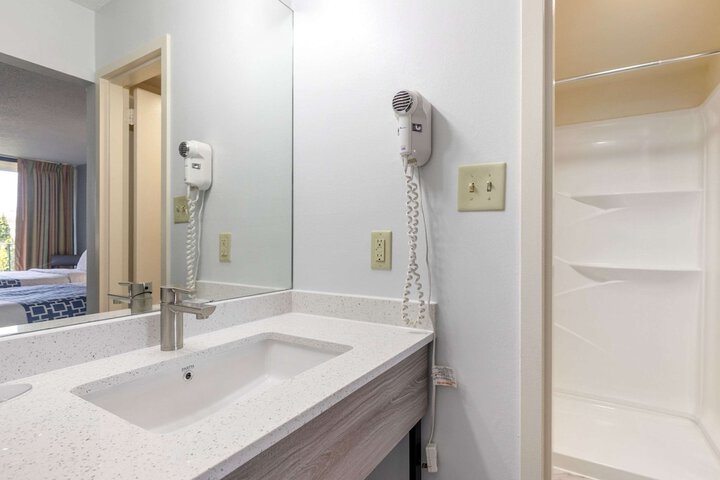 2 Double Beds Efficiency (13 of 13)