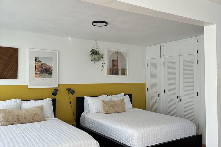 Room 9 of 34