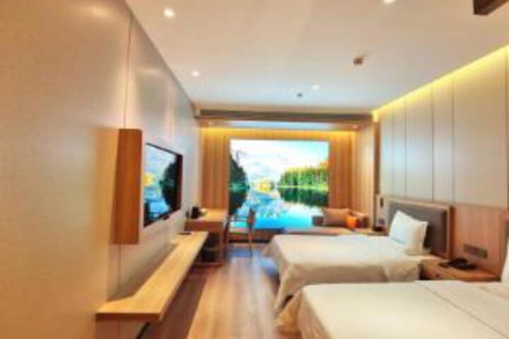 Room 8 of 10