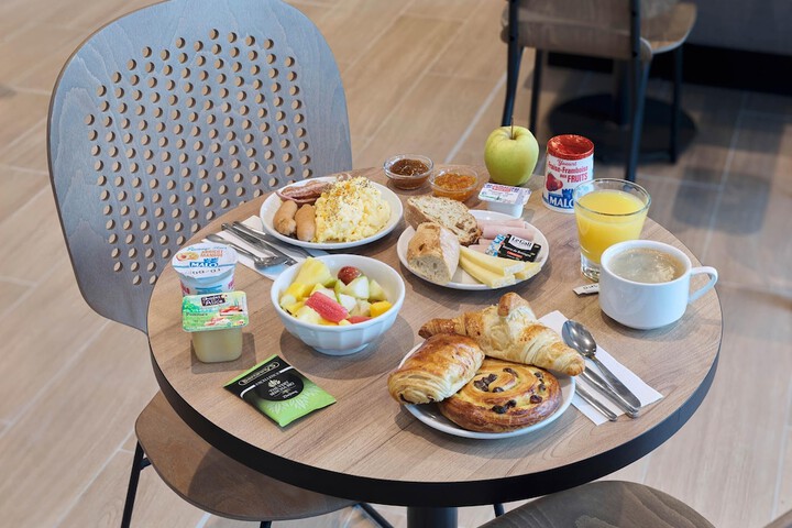 Breakfast/Coffee Service 24 of 30