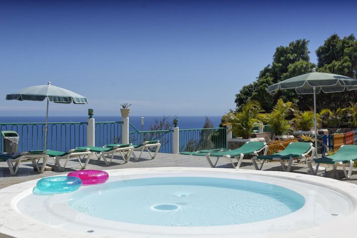 Hotel Pool