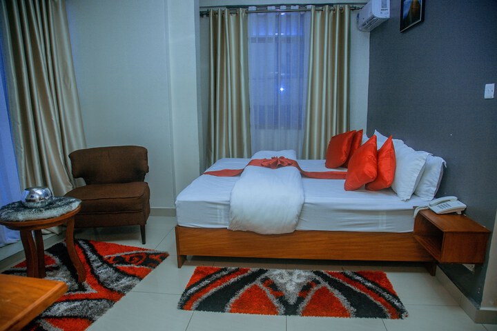 Room 13 of 66