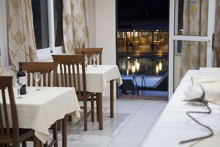 Dining 48 of 78