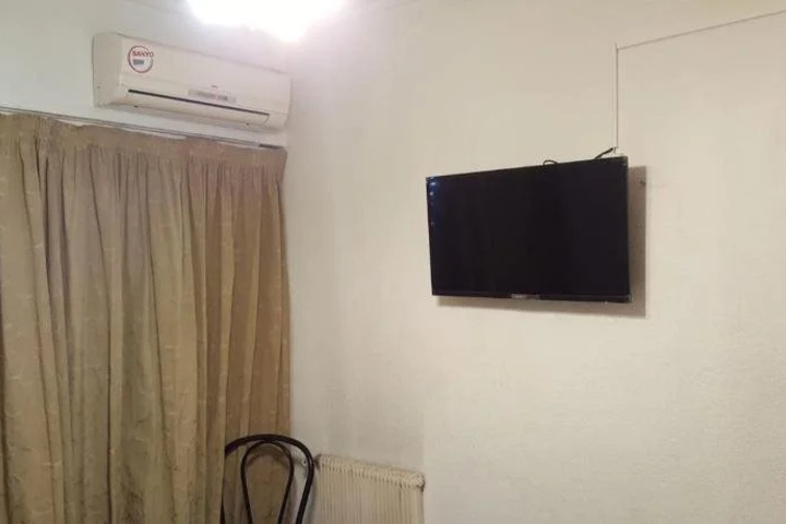 Room 4 of 13