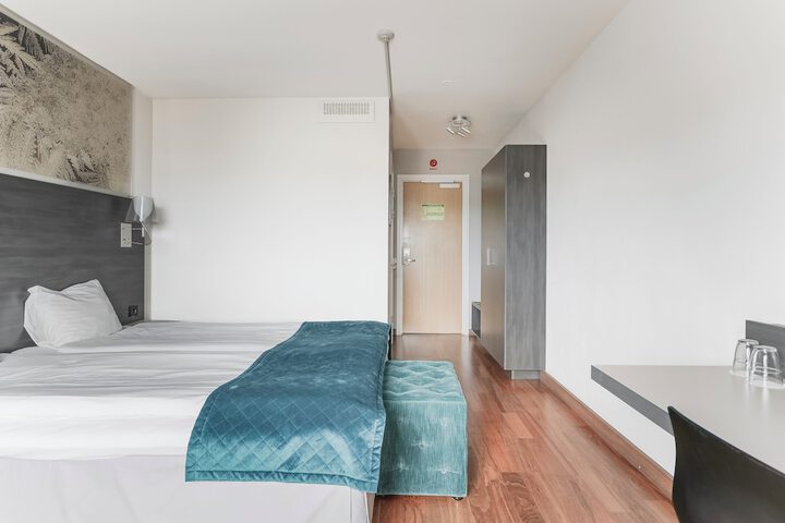 Room 35 of 100