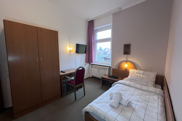 Room 7 of 49