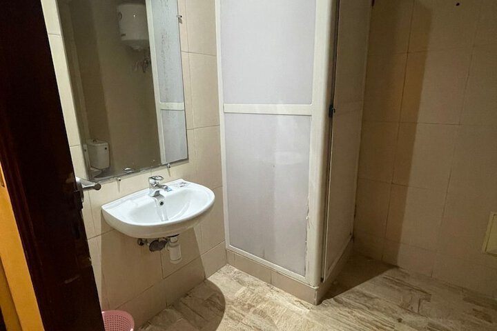 Room 8 of 9