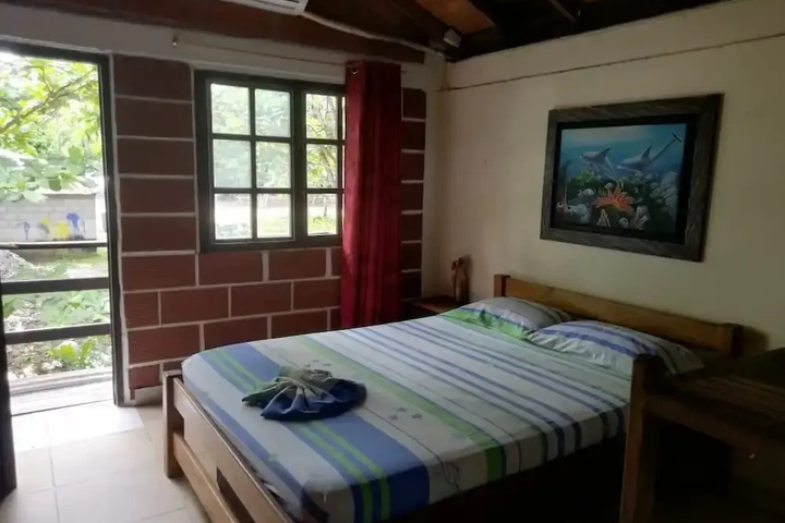 Room 4 of 10