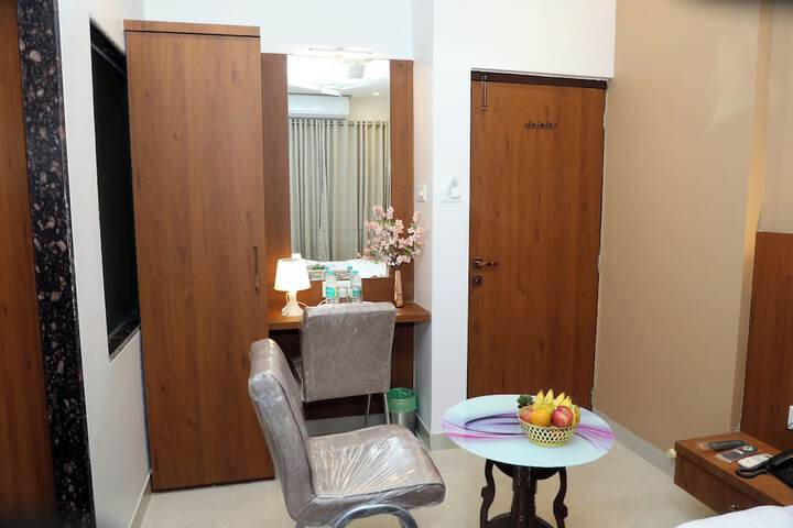 Room 9 of 27