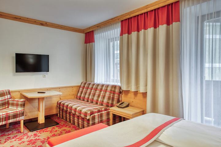 Room 35 of 171