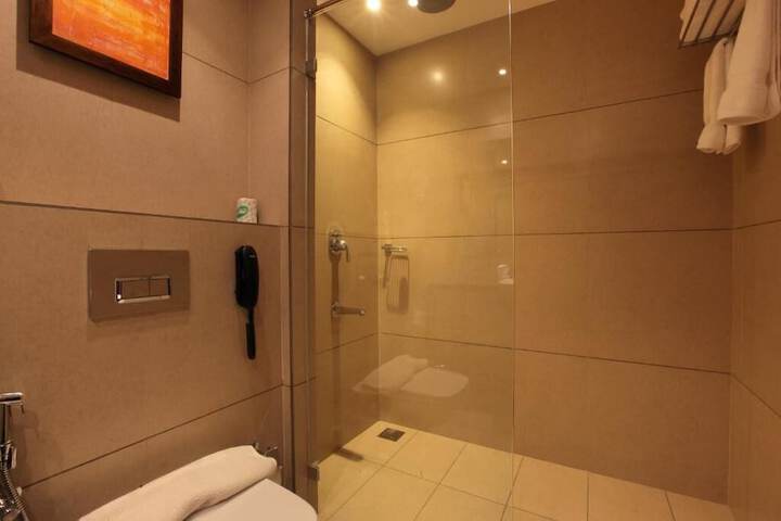 Room 8 of 18