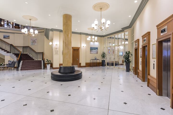 Hotel 2 of 138