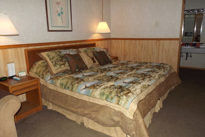 Room 6 of 24
