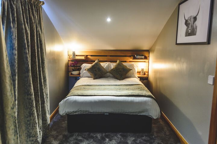 Room 5 of 33