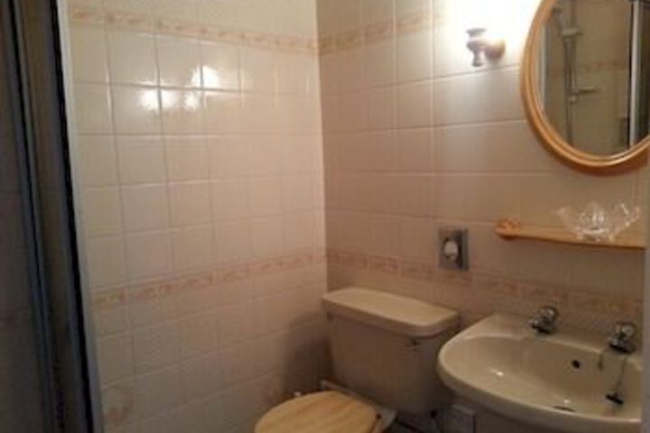Room 2 of 8