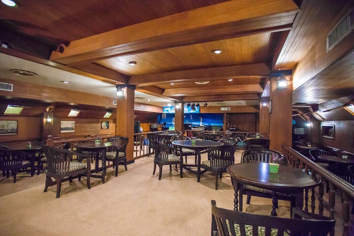Lounge 66 of 74