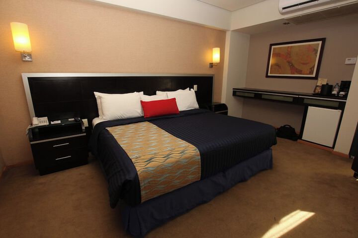 Room 10 of 18