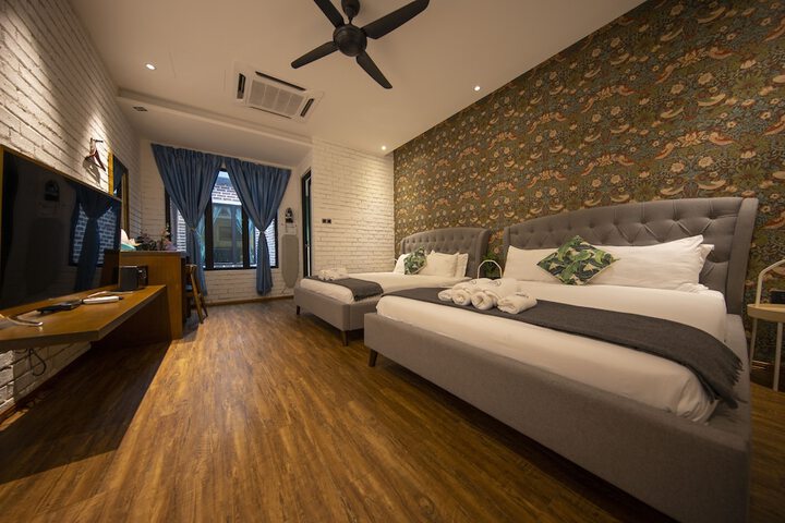 Room 43 of 49