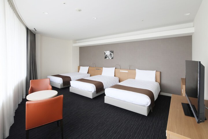 Room 28 of 93