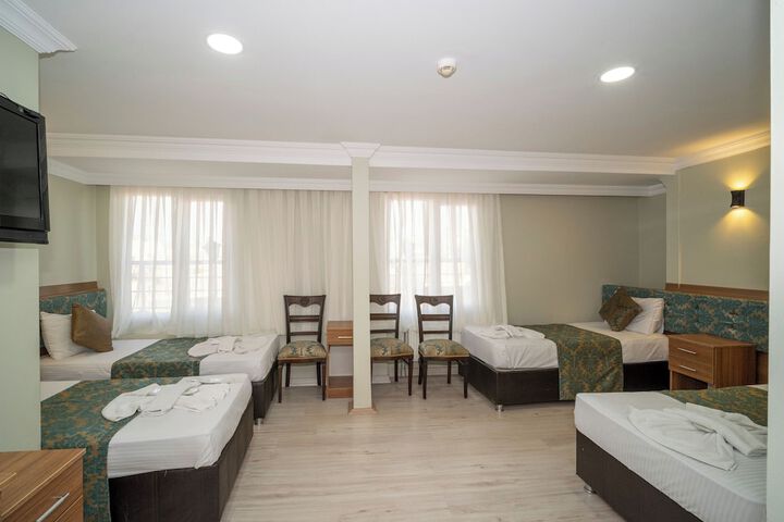 Room 12 of 90