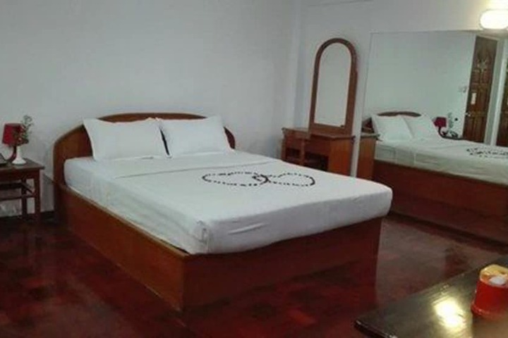 Room 5 of 33