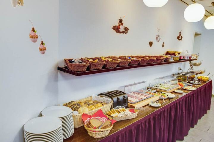 Breakfast/Coffee Service 28 of 33