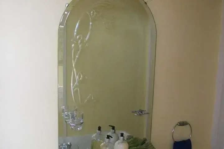 Room 4 of 7