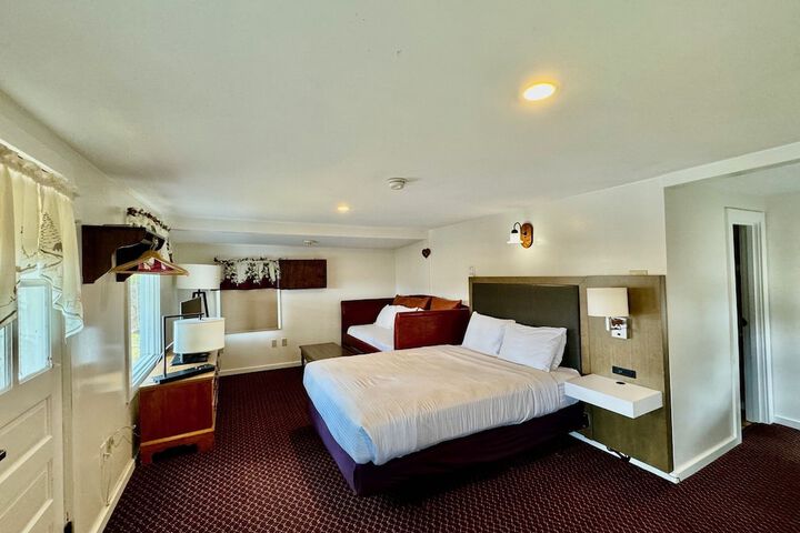 Room 27 of 73