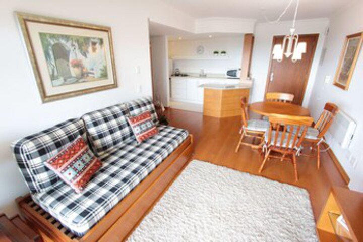 Room 8 of 11