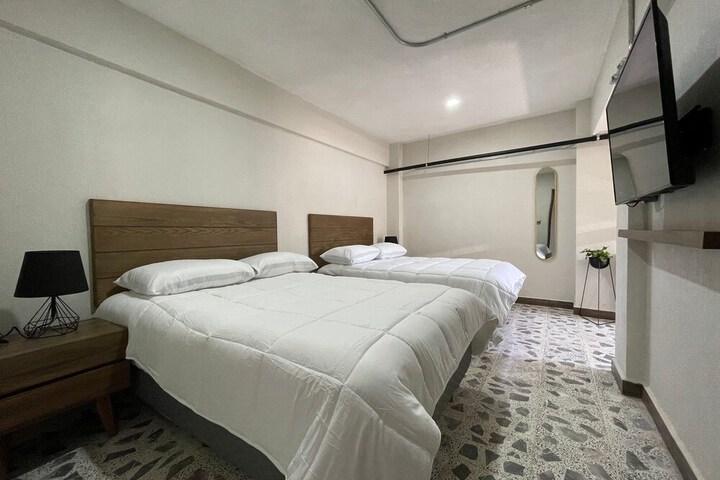 Room 12 of 28