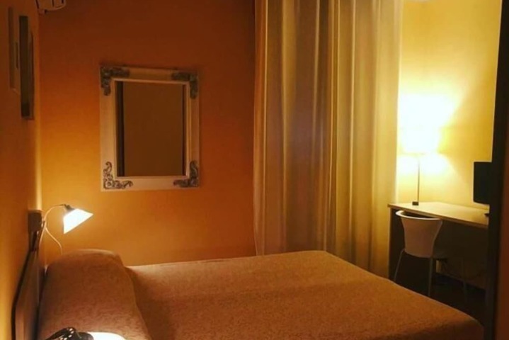 Room 12 of 38