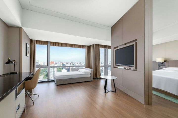 Room 53 of 102