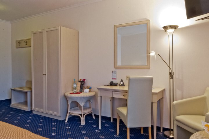 Room 10 of 50