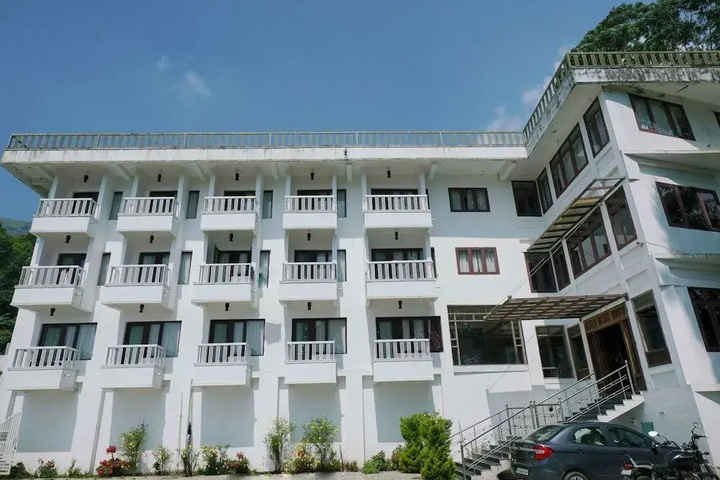 OYO 24584 Heavenly Heights