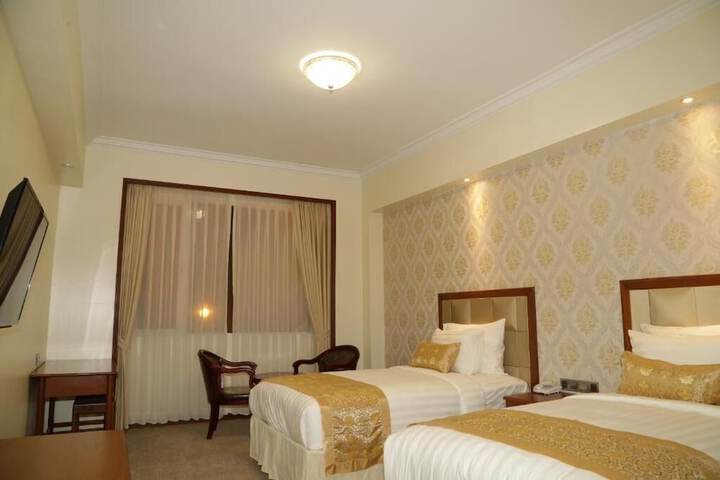 Room 13 of 32