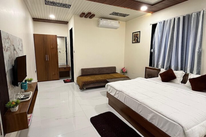 Room 10 of 17