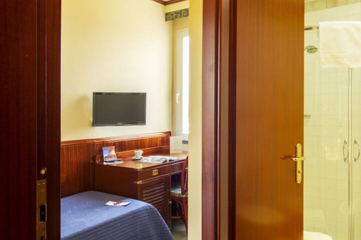 Room 12 of 91