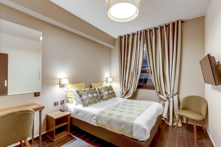 Room 32 of 61