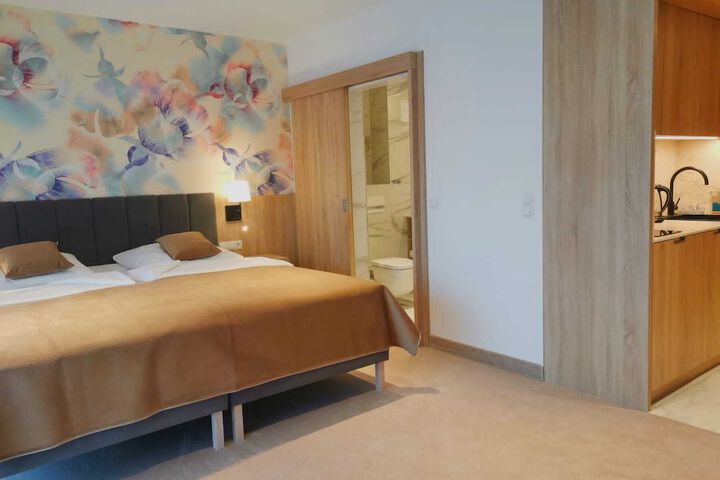 Room 20 of 93