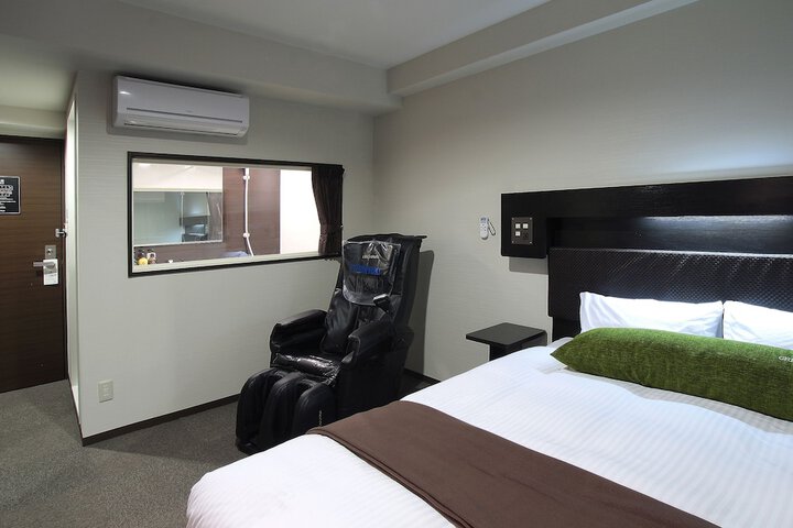 Room 10 of 66