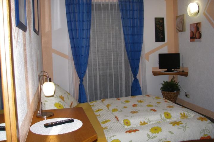 Room 3 of 34