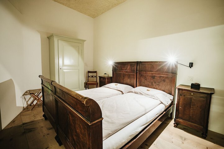 Room 7 of 28