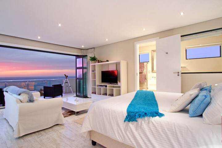 Room 2 of 113