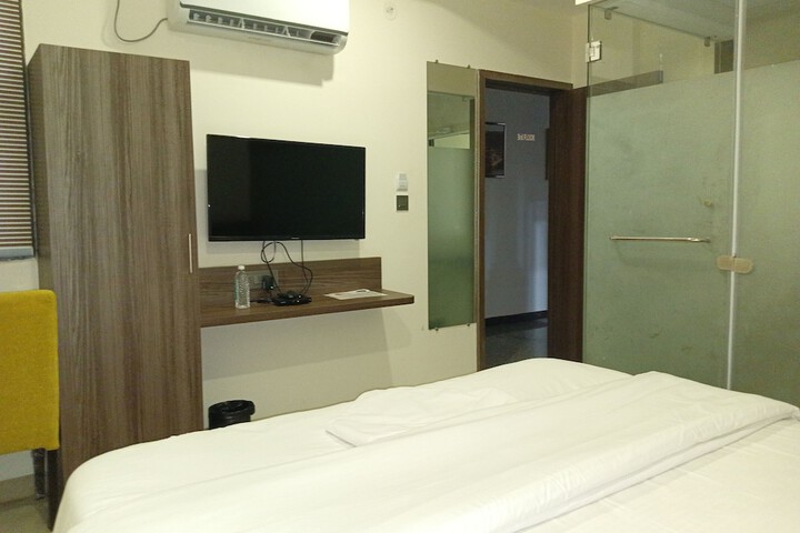 Room 10 of 43