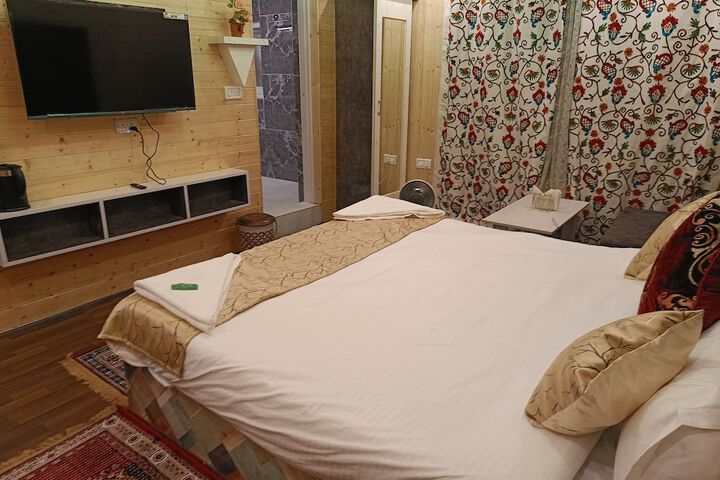 Room 33 of 68