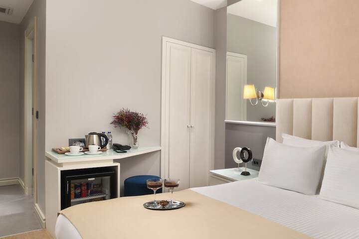 Room 8 of 35